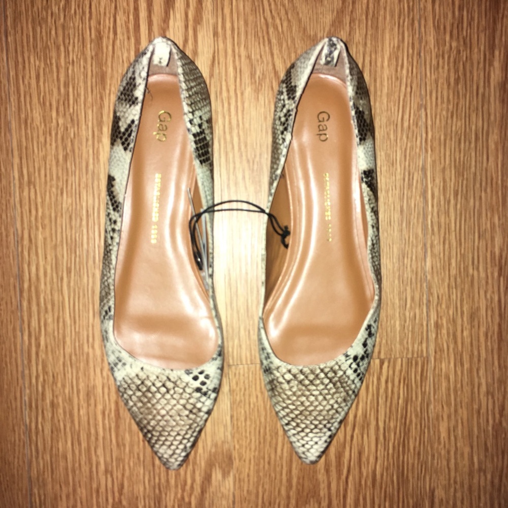 🐍Gap snakeskin flats